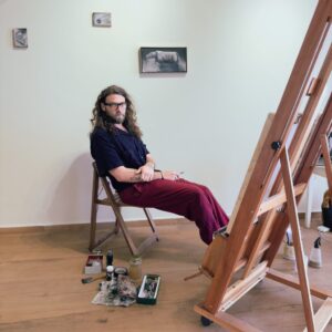 A transformação da sombra em matéria tátil ganha destaque na arte contemporânea
